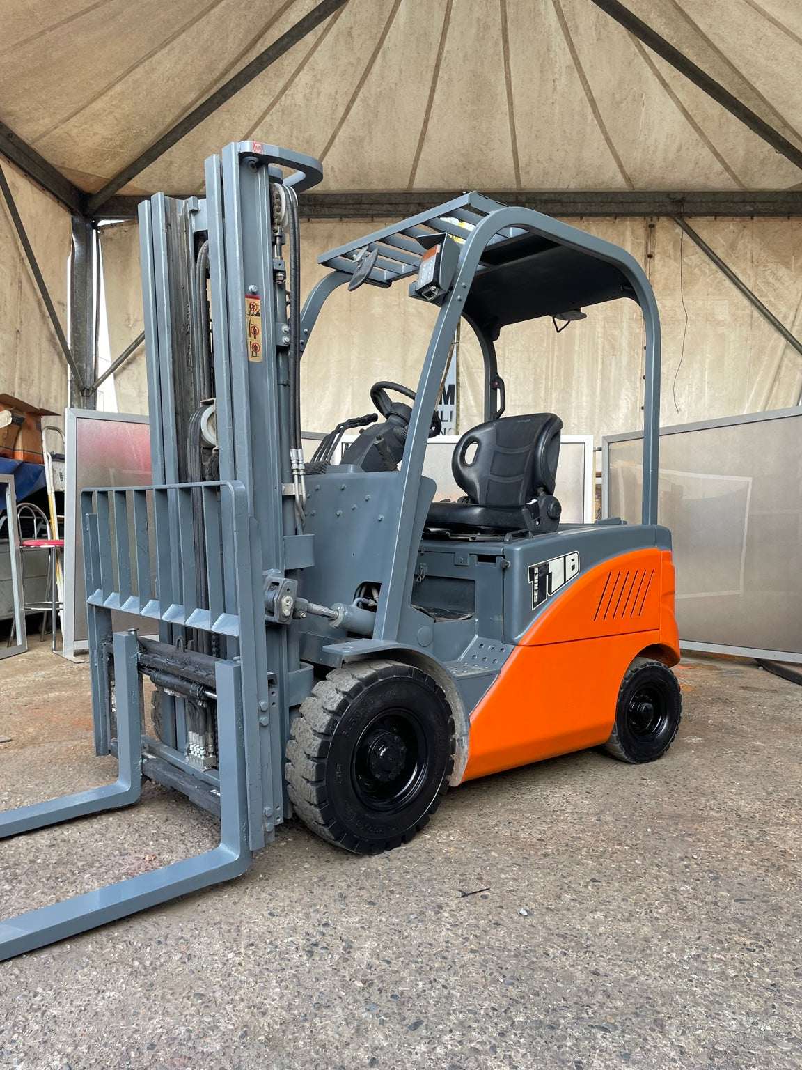 Carrello elevatore elettrico CPD18F8