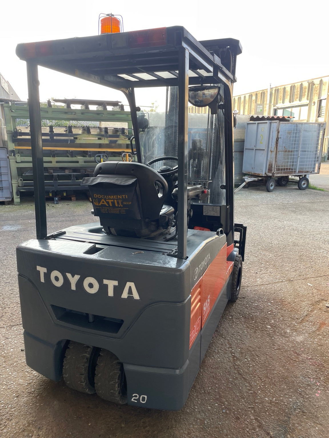 Carrello elevatore elettrico Toyota 7FBEF20
